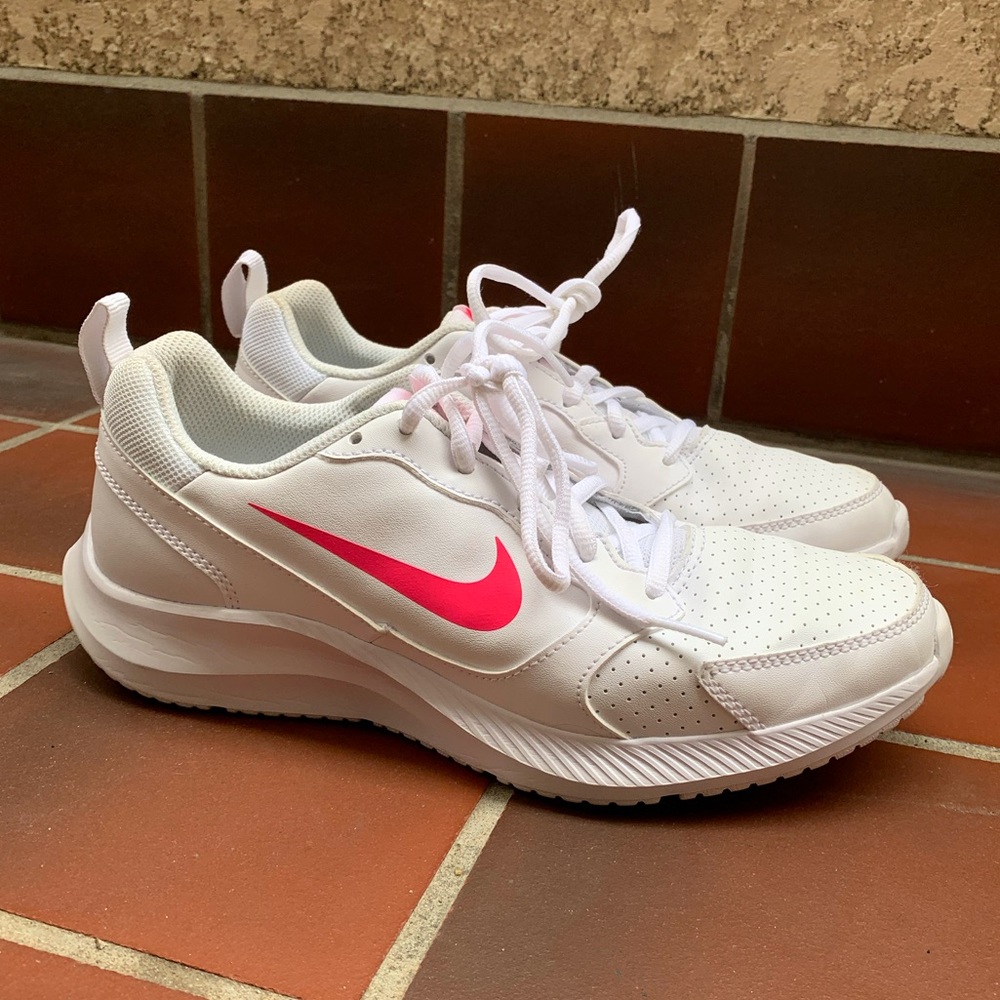 Nike Todos RN Shoes Size 7.5